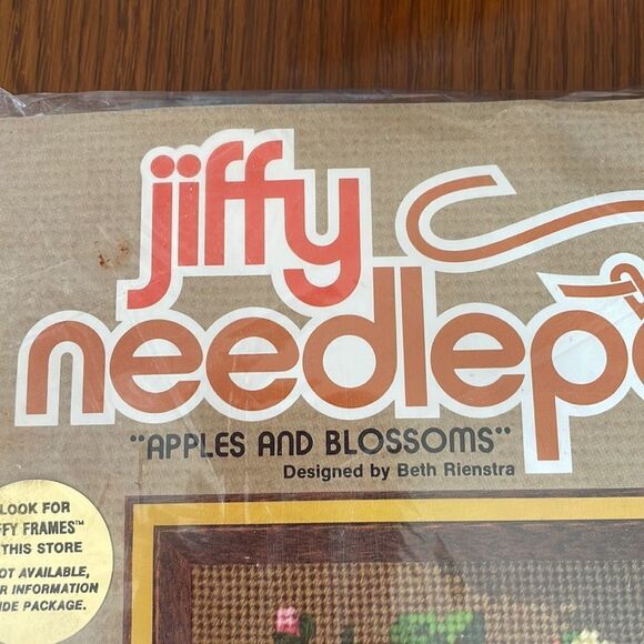 Vtg 1979 new in packaging Jiffy Needlepoint “Apples and Blossoms” kit - Picture 4 of 6